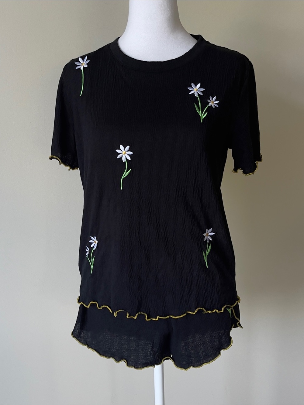 Emerson Road Black Short Sleeve Pajama Set with White Embroidered Daisies NWT S - Picture 2 of 9